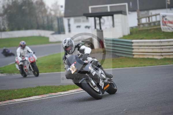 Mallory park Leicestershire;Mallory park photographs;Motorcycle action photographs;event digital images;eventdigitalimages;mallory park;no limits trackday;peter wileman photography;trackday;trackday digital images;trackday photos