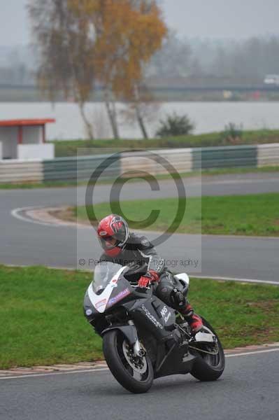 Mallory park Leicestershire;Mallory park photographs;Motorcycle action photographs;event digital images;eventdigitalimages;mallory park;no limits trackday;peter wileman photography;trackday;trackday digital images;trackday photos