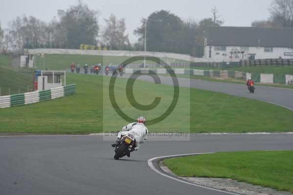 Mallory park Leicestershire;Mallory park photographs;Motorcycle action photographs;event digital images;eventdigitalimages;mallory park;no limits trackday;peter wileman photography;trackday;trackday digital images;trackday photos