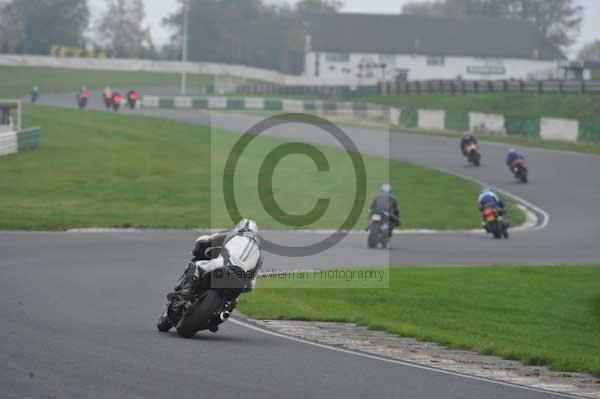 Mallory park Leicestershire;Mallory park photographs;Motorcycle action photographs;event digital images;eventdigitalimages;mallory park;no limits trackday;peter wileman photography;trackday;trackday digital images;trackday photos