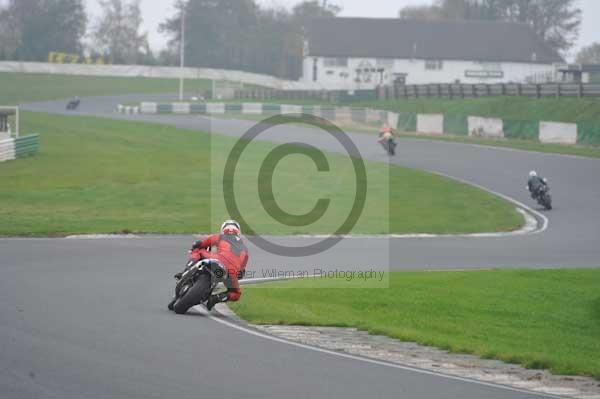 Mallory park Leicestershire;Mallory park photographs;Motorcycle action photographs;event digital images;eventdigitalimages;mallory park;no limits trackday;peter wileman photography;trackday;trackday digital images;trackday photos