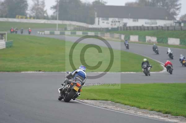 Mallory park Leicestershire;Mallory park photographs;Motorcycle action photographs;event digital images;eventdigitalimages;mallory park;no limits trackday;peter wileman photography;trackday;trackday digital images;trackday photos