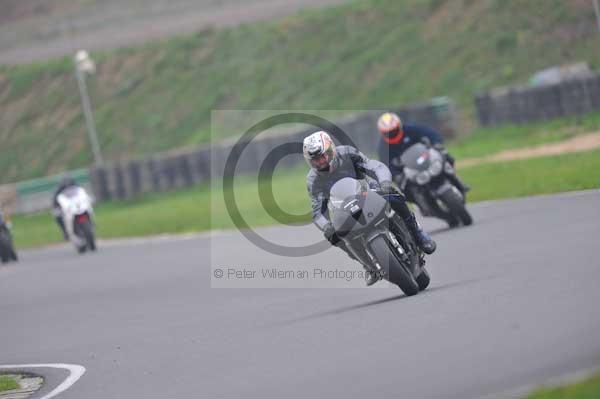 Mallory park Leicestershire;Mallory park photographs;Motorcycle action photographs;event digital images;eventdigitalimages;mallory park;no limits trackday;peter wileman photography;trackday;trackday digital images;trackday photos