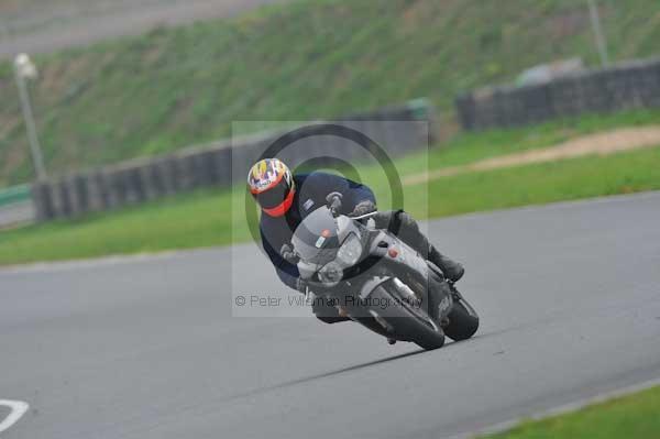 Mallory park Leicestershire;Mallory park photographs;Motorcycle action photographs;event digital images;eventdigitalimages;mallory park;no limits trackday;peter wileman photography;trackday;trackday digital images;trackday photos