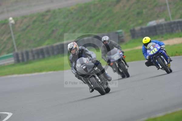 Mallory park Leicestershire;Mallory park photographs;Motorcycle action photographs;event digital images;eventdigitalimages;mallory park;no limits trackday;peter wileman photography;trackday;trackday digital images;trackday photos