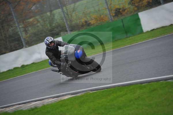 Mallory park Leicestershire;Mallory park photographs;Motorcycle action photographs;event digital images;eventdigitalimages;mallory park;no limits trackday;peter wileman photography;trackday;trackday digital images;trackday photos