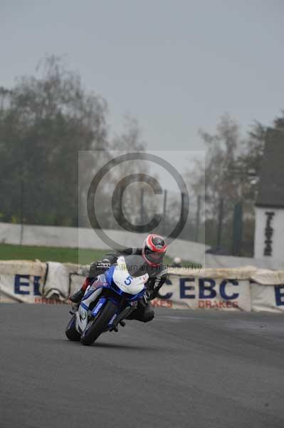 Mallory park Leicestershire;Mallory park photographs;Motorcycle action photographs;event digital images;eventdigitalimages;mallory park;no limits trackday;peter wileman photography;trackday;trackday digital images;trackday photos