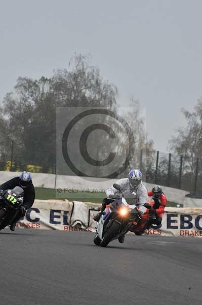 Mallory park Leicestershire;Mallory park photographs;Motorcycle action photographs;event digital images;eventdigitalimages;mallory park;no limits trackday;peter wileman photography;trackday;trackday digital images;trackday photos