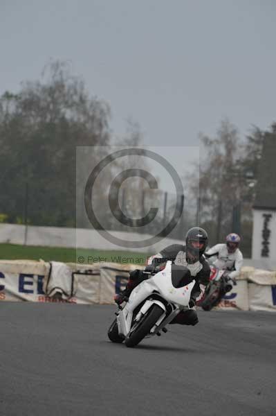 Mallory park Leicestershire;Mallory park photographs;Motorcycle action photographs;event digital images;eventdigitalimages;mallory park;no limits trackday;peter wileman photography;trackday;trackday digital images;trackday photos