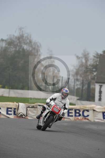 Mallory park Leicestershire;Mallory park photographs;Motorcycle action photographs;event digital images;eventdigitalimages;mallory park;no limits trackday;peter wileman photography;trackday;trackday digital images;trackday photos