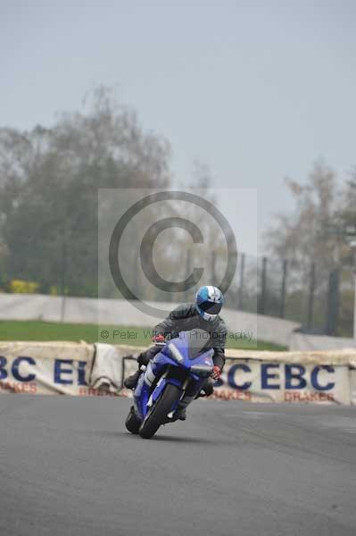 Mallory park Leicestershire;Mallory park photographs;Motorcycle action photographs;event digital images;eventdigitalimages;mallory park;no limits trackday;peter wileman photography;trackday;trackday digital images;trackday photos