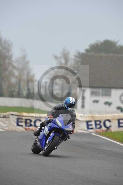 Mallory park Leicestershire;Mallory park photographs;Motorcycle action photographs;event digital images;eventdigitalimages;mallory park;no limits trackday;peter wileman photography;trackday;trackday digital images;trackday photos