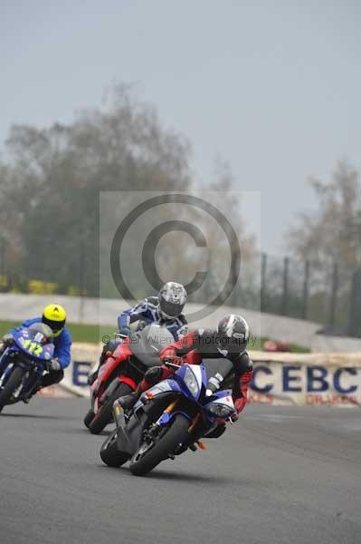 Mallory park Leicestershire;Mallory park photographs;Motorcycle action photographs;event digital images;eventdigitalimages;mallory park;no limits trackday;peter wileman photography;trackday;trackday digital images;trackday photos