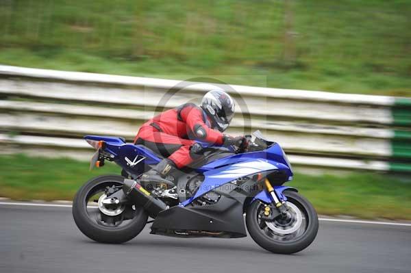 Mallory park Leicestershire;Mallory park photographs;Motorcycle action photographs;event digital images;eventdigitalimages;mallory park;no limits trackday;peter wileman photography;trackday;trackday digital images;trackday photos