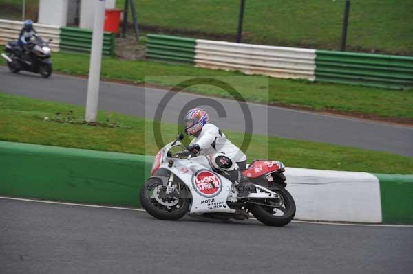 Mallory park Leicestershire;Mallory park photographs;Motorcycle action photographs;event digital images;eventdigitalimages;mallory park;no limits trackday;peter wileman photography;trackday;trackday digital images;trackday photos