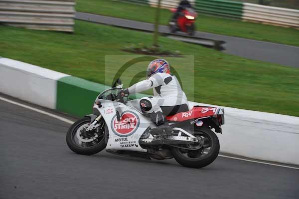 Mallory park Leicestershire;Mallory park photographs;Motorcycle action photographs;event digital images;eventdigitalimages;mallory park;no limits trackday;peter wileman photography;trackday;trackday digital images;trackday photos