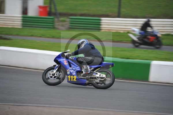 Mallory park Leicestershire;Mallory park photographs;Motorcycle action photographs;event digital images;eventdigitalimages;mallory park;no limits trackday;peter wileman photography;trackday;trackday digital images;trackday photos