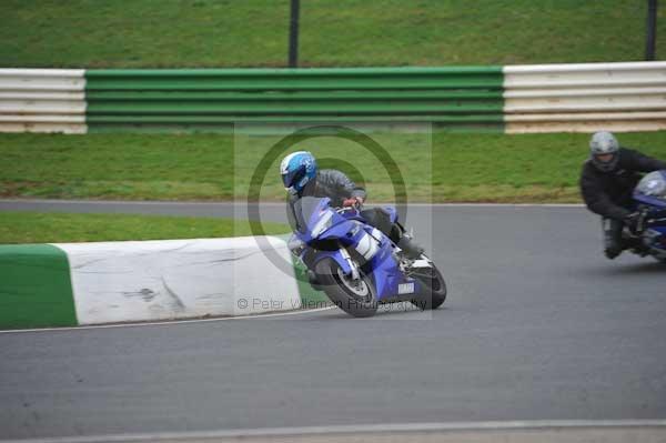 Mallory park Leicestershire;Mallory park photographs;Motorcycle action photographs;event digital images;eventdigitalimages;mallory park;no limits trackday;peter wileman photography;trackday;trackday digital images;trackday photos