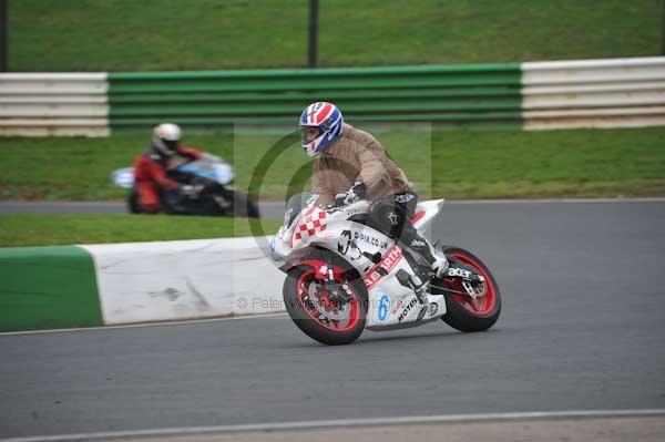 Mallory park Leicestershire;Mallory park photographs;Motorcycle action photographs;event digital images;eventdigitalimages;mallory park;no limits trackday;peter wileman photography;trackday;trackday digital images;trackday photos