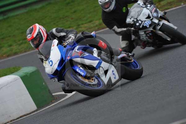 Mallory park Leicestershire;Mallory park photographs;Motorcycle action photographs;event digital images;eventdigitalimages;mallory park;no limits trackday;peter wileman photography;trackday;trackday digital images;trackday photos