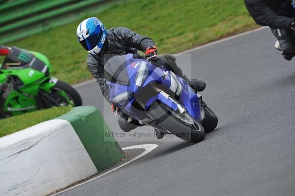 Mallory park Leicestershire;Mallory park photographs;Motorcycle action photographs;event digital images;eventdigitalimages;mallory park;no limits trackday;peter wileman photography;trackday;trackday digital images;trackday photos