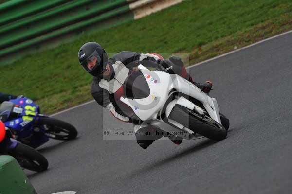 Mallory park Leicestershire;Mallory park photographs;Motorcycle action photographs;event digital images;eventdigitalimages;mallory park;no limits trackday;peter wileman photography;trackday;trackday digital images;trackday photos