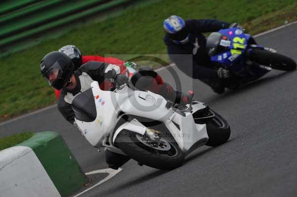 Mallory park Leicestershire;Mallory park photographs;Motorcycle action photographs;event digital images;eventdigitalimages;mallory park;no limits trackday;peter wileman photography;trackday;trackday digital images;trackday photos