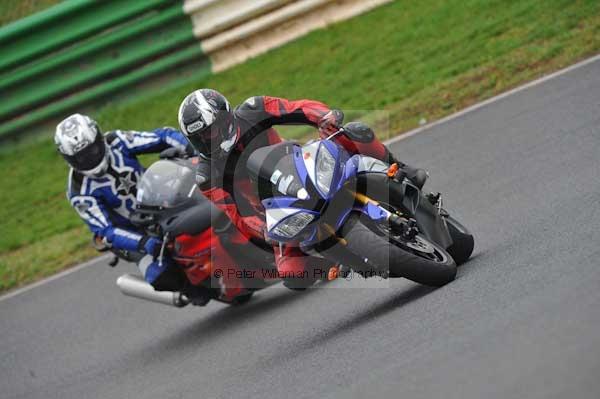 Mallory park Leicestershire;Mallory park photographs;Motorcycle action photographs;event digital images;eventdigitalimages;mallory park;no limits trackday;peter wileman photography;trackday;trackday digital images;trackday photos