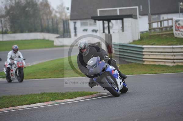 Mallory park Leicestershire;Mallory park photographs;Motorcycle action photographs;event digital images;eventdigitalimages;mallory park;no limits trackday;peter wileman photography;trackday;trackday digital images;trackday photos