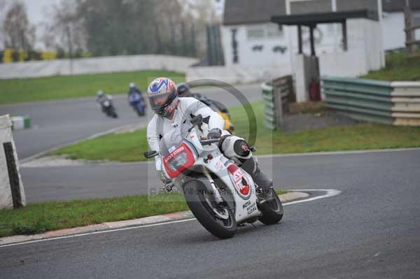 Mallory park Leicestershire;Mallory park photographs;Motorcycle action photographs;event digital images;eventdigitalimages;mallory park;no limits trackday;peter wileman photography;trackday;trackday digital images;trackday photos