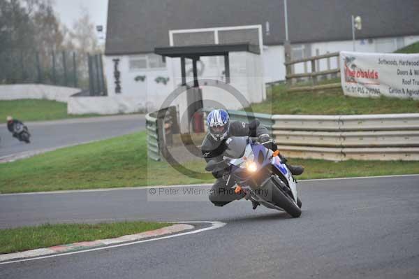 Mallory park Leicestershire;Mallory park photographs;Motorcycle action photographs;event digital images;eventdigitalimages;mallory park;no limits trackday;peter wileman photography;trackday;trackday digital images;trackday photos