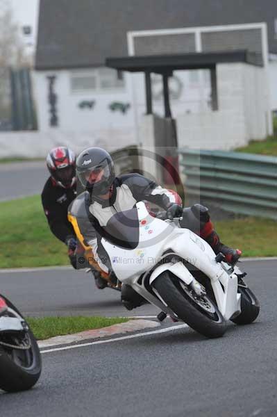 Mallory park Leicestershire;Mallory park photographs;Motorcycle action photographs;event digital images;eventdigitalimages;mallory park;no limits trackday;peter wileman photography;trackday;trackday digital images;trackday photos