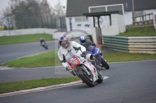 Mallory park Leicestershire;Mallory park photographs;Motorcycle action photographs;event digital images;eventdigitalimages;mallory park;no limits trackday;peter wileman photography;trackday;trackday digital images;trackday photos