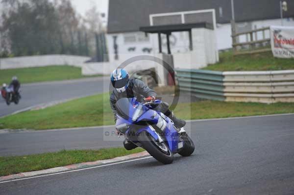 Mallory park Leicestershire;Mallory park photographs;Motorcycle action photographs;event digital images;eventdigitalimages;mallory park;no limits trackday;peter wileman photography;trackday;trackday digital images;trackday photos