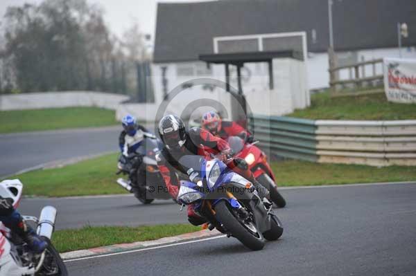 Mallory park Leicestershire;Mallory park photographs;Motorcycle action photographs;event digital images;eventdigitalimages;mallory park;no limits trackday;peter wileman photography;trackday;trackday digital images;trackday photos