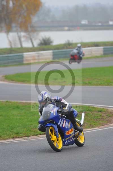 Mallory park Leicestershire;Mallory park photographs;Motorcycle action photographs;event digital images;eventdigitalimages;mallory park;no limits trackday;peter wileman photography;trackday;trackday digital images;trackday photos