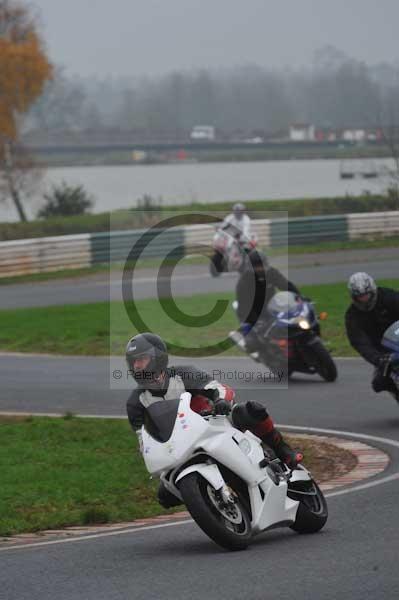 Mallory park Leicestershire;Mallory park photographs;Motorcycle action photographs;event digital images;eventdigitalimages;mallory park;no limits trackday;peter wileman photography;trackday;trackday digital images;trackday photos