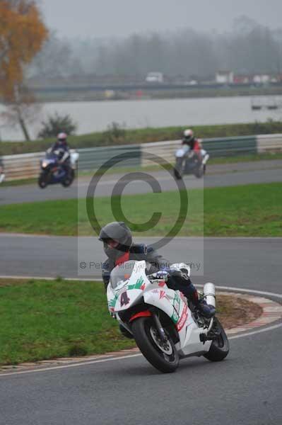 Mallory park Leicestershire;Mallory park photographs;Motorcycle action photographs;event digital images;eventdigitalimages;mallory park;no limits trackday;peter wileman photography;trackday;trackday digital images;trackday photos