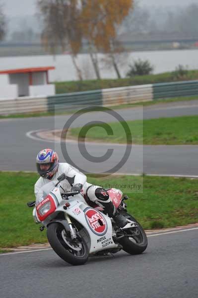 Mallory park Leicestershire;Mallory park photographs;Motorcycle action photographs;event digital images;eventdigitalimages;mallory park;no limits trackday;peter wileman photography;trackday;trackday digital images;trackday photos