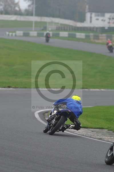 Mallory park Leicestershire;Mallory park photographs;Motorcycle action photographs;event digital images;eventdigitalimages;mallory park;no limits trackday;peter wileman photography;trackday;trackday digital images;trackday photos