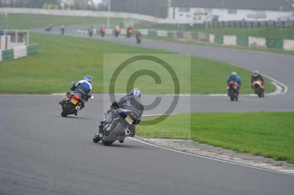 Mallory park Leicestershire;Mallory park photographs;Motorcycle action photographs;event digital images;eventdigitalimages;mallory park;no limits trackday;peter wileman photography;trackday;trackday digital images;trackday photos