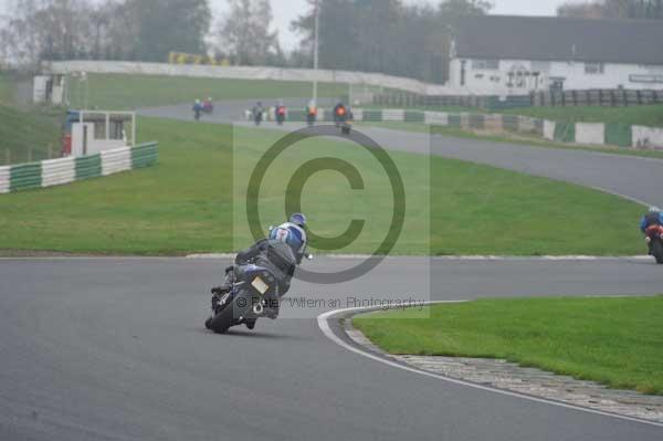 Mallory park Leicestershire;Mallory park photographs;Motorcycle action photographs;event digital images;eventdigitalimages;mallory park;no limits trackday;peter wileman photography;trackday;trackday digital images;trackday photos