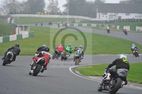 Mallory park Leicestershire;Mallory park photographs;Motorcycle action photographs;event digital images;eventdigitalimages;mallory park;no limits trackday;peter wileman photography;trackday;trackday digital images;trackday photos