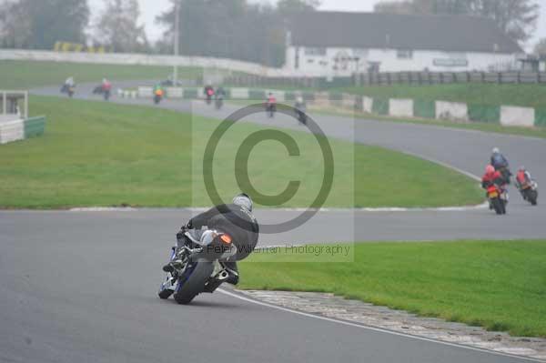 Mallory park Leicestershire;Mallory park photographs;Motorcycle action photographs;event digital images;eventdigitalimages;mallory park;no limits trackday;peter wileman photography;trackday;trackday digital images;trackday photos