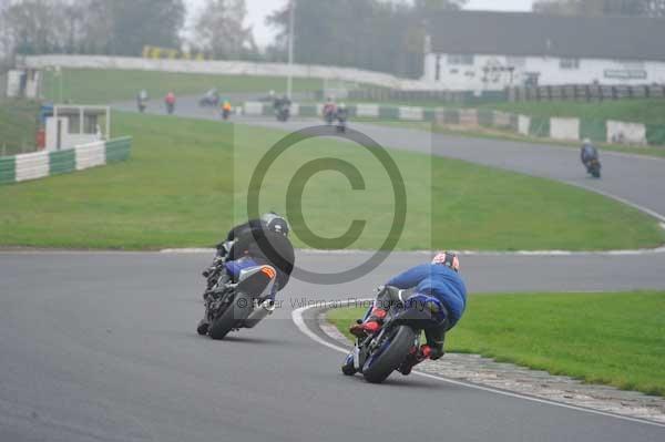 Mallory park Leicestershire;Mallory park photographs;Motorcycle action photographs;event digital images;eventdigitalimages;mallory park;no limits trackday;peter wileman photography;trackday;trackday digital images;trackday photos