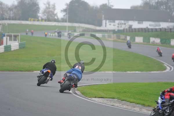 Mallory park Leicestershire;Mallory park photographs;Motorcycle action photographs;event digital images;eventdigitalimages;mallory park;no limits trackday;peter wileman photography;trackday;trackday digital images;trackday photos