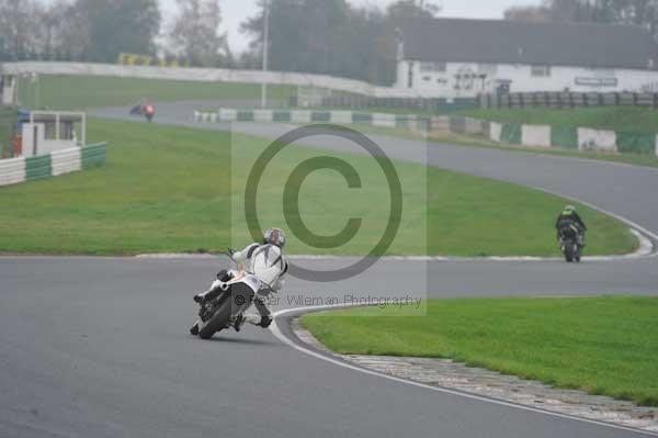 Mallory park Leicestershire;Mallory park photographs;Motorcycle action photographs;event digital images;eventdigitalimages;mallory park;no limits trackday;peter wileman photography;trackday;trackday digital images;trackday photos