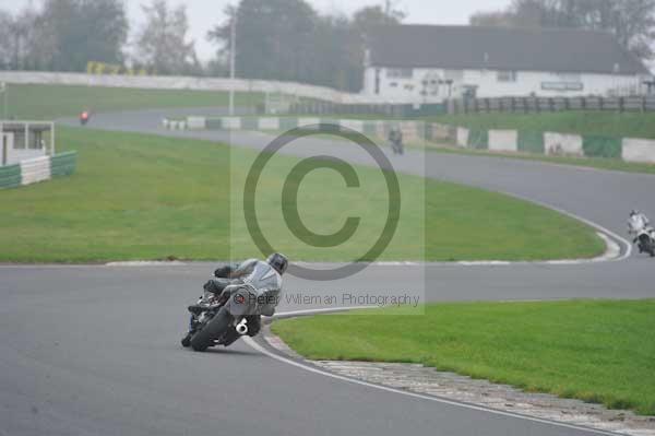 Mallory park Leicestershire;Mallory park photographs;Motorcycle action photographs;event digital images;eventdigitalimages;mallory park;no limits trackday;peter wileman photography;trackday;trackday digital images;trackday photos