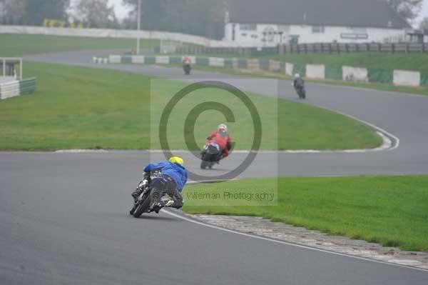 Mallory park Leicestershire;Mallory park photographs;Motorcycle action photographs;event digital images;eventdigitalimages;mallory park;no limits trackday;peter wileman photography;trackday;trackday digital images;trackday photos