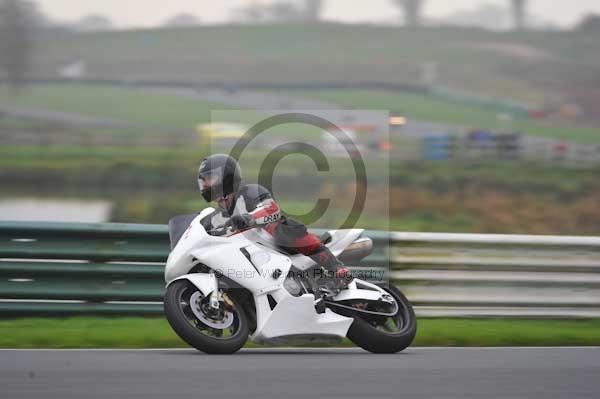 Mallory park Leicestershire;Mallory park photographs;Motorcycle action photographs;event digital images;eventdigitalimages;mallory park;no limits trackday;peter wileman photography;trackday;trackday digital images;trackday photos